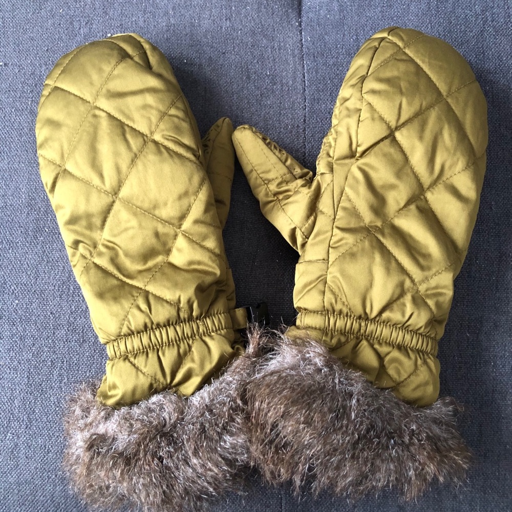 NWOT Women’s Olive Green Down Mittens